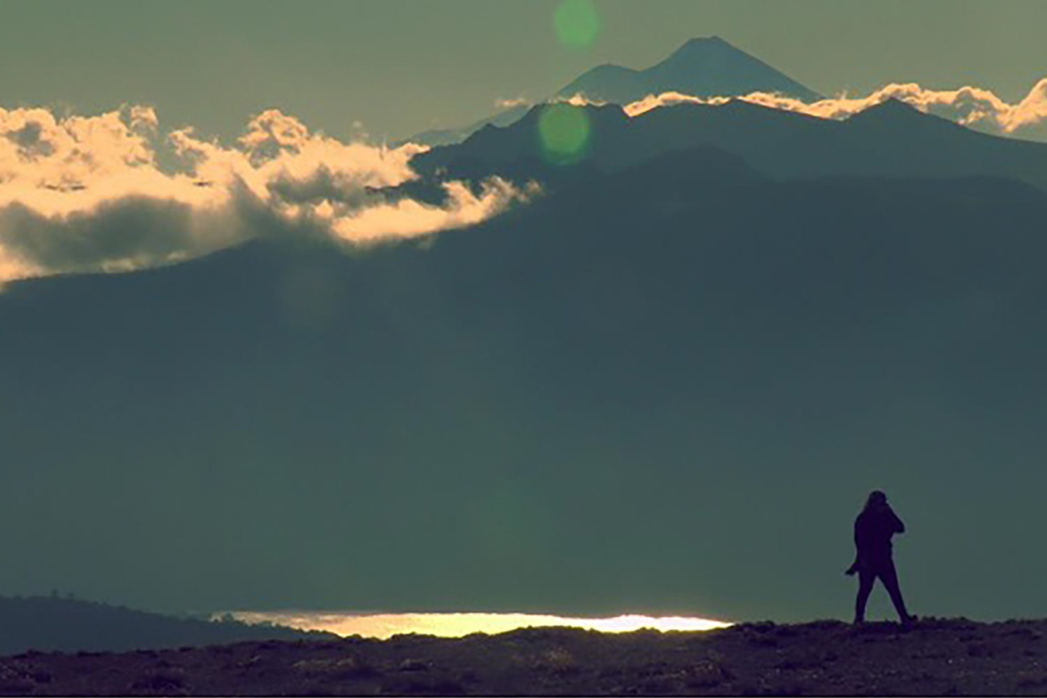Panorama con montagne del Cile
