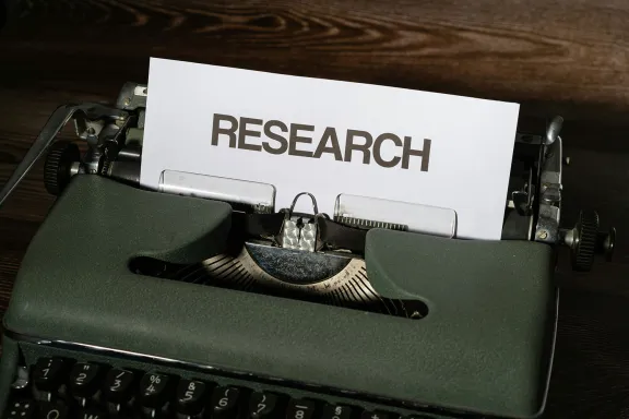 machine &agrave; &eacute;crire et feuille avec l&rsquo;inscription Research