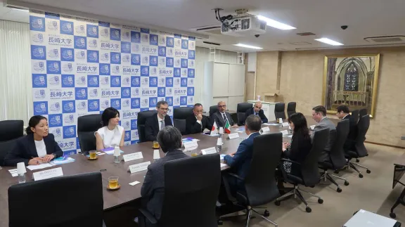 un momento della visita all'Università di Nagasaki