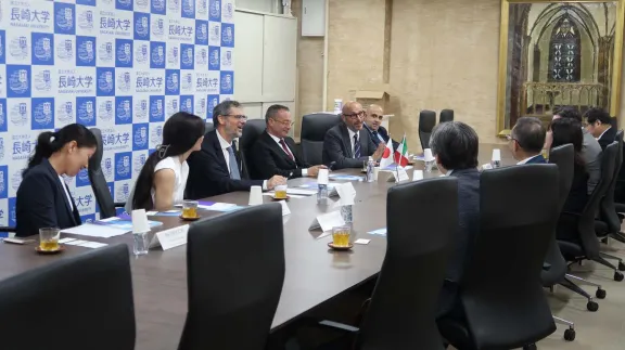 un momento della visita all'Università di Nagasaki