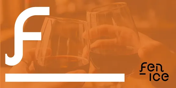 il logo Fenice e sullo sfondo un brindisi con bicchieri di vino